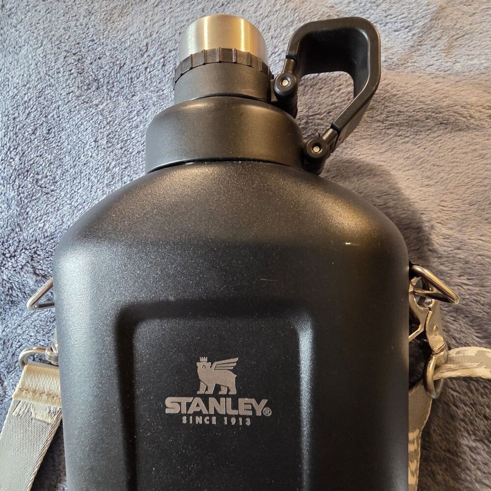 STANLEY Legendary Classic Canteen 1.0 L Black with Removable Strap New